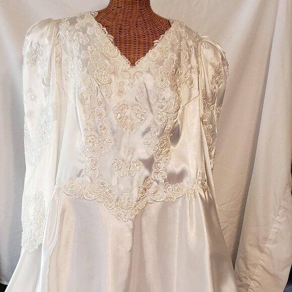 Ladies ALFRED ANGELO Wedding Dress - 44